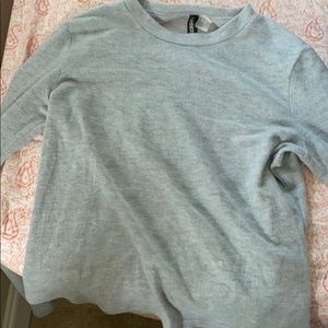 grey long sleeve shirt